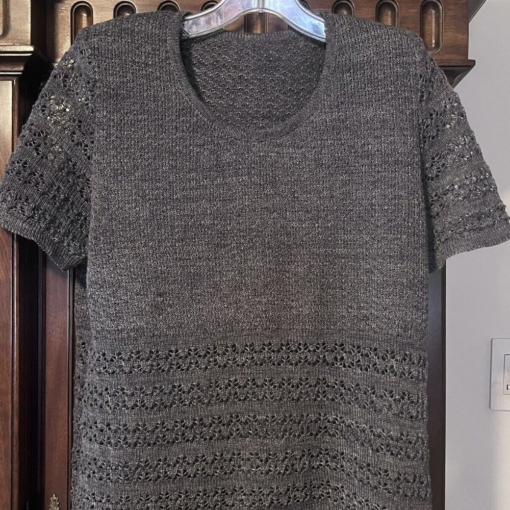WOMENS VINTAGE GRAY 100% LINEN CROCHETED SHORT SLEEVE BLOUSE